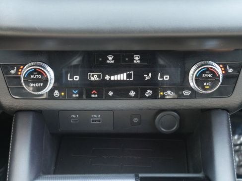 Used 2024 Mitsubishi Outlander SEL AWD/4WD image 24
