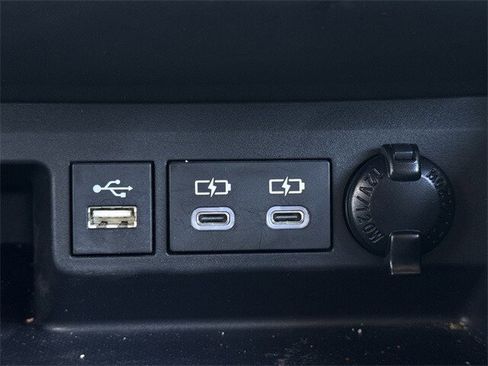 Used 2023 Toyota Highlander Limited image 22