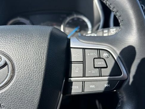Used 2022 Toyota Highlander XLE AWD/4WD image 24