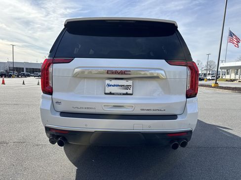 Used 2021 GMC Yukon XL Denali w/ Denali Premium Package image 9