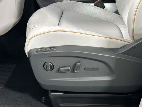 New 2025 Volkswagen ID. Buzz 1st Edition image 20