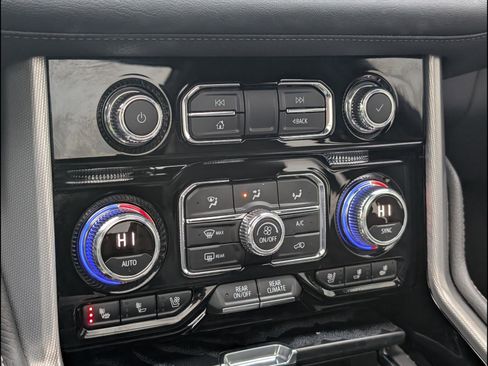 Used 2023 GMC Yukon Denali image 17