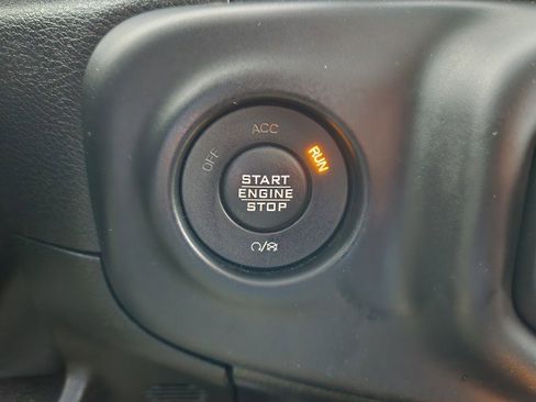 Used 2018 Jeep Wrangler Sport image 40