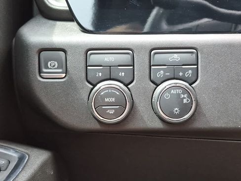 Used 2024 Chevrolet Silverado 1500 LT AWD/4WD image 17