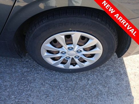 Used 2019 Kia Forte Sedan image 9