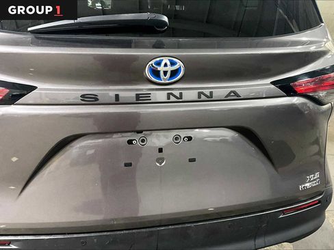 Certified 2021 Toyota Sienna XLE image 10