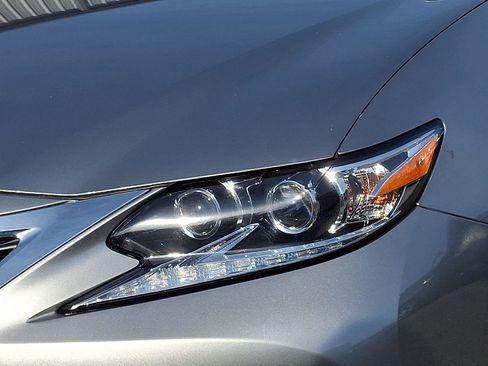 Used 2018 Lexus ES 300h image 8