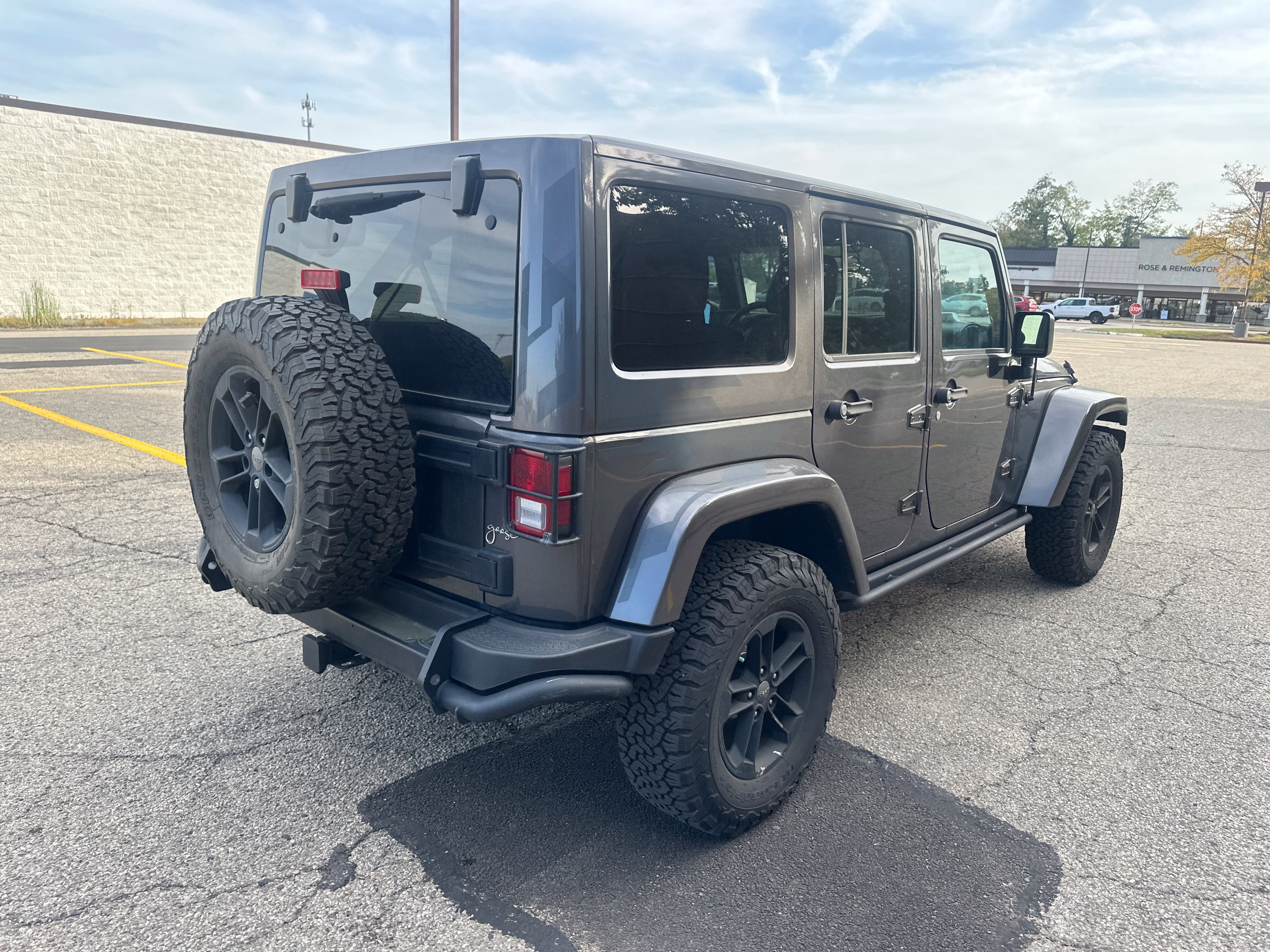 Used 2017 Jeep Wrangler Unlimited Sahara AWD/4WD image 19