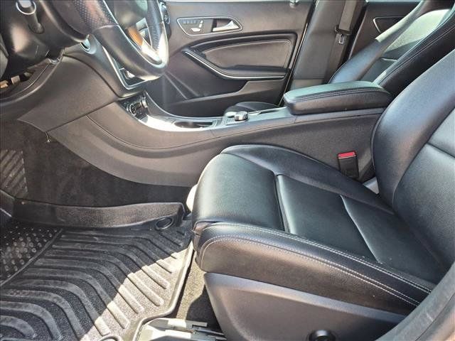 Used 2019 Mercedes-Benz CLA 250 4MATIC w/ Premium Package image 13