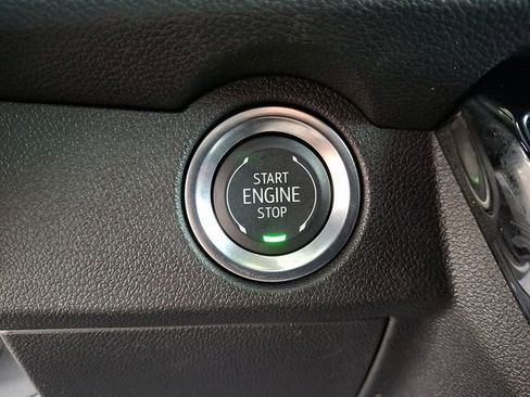 Used 2025 Chevrolet Traverse LT image 23