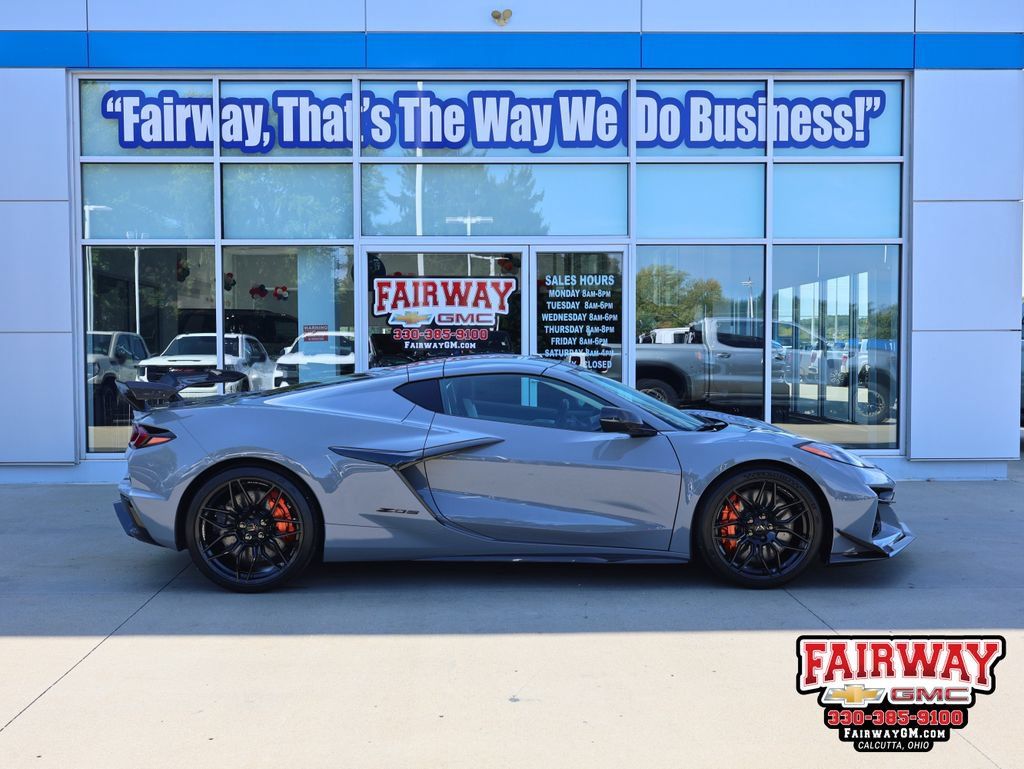 Used 2025 Chevrolet Corvette Z06 w/ Z07 Performance Package RWD image 1