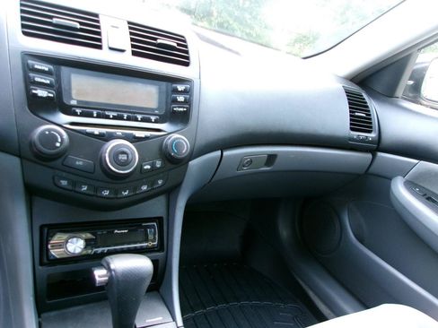 Used 2005 Honda Accord LX image 12