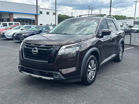 Used 2022 Nissan Pathfinder SL w/ SL Black Package FWD image 2