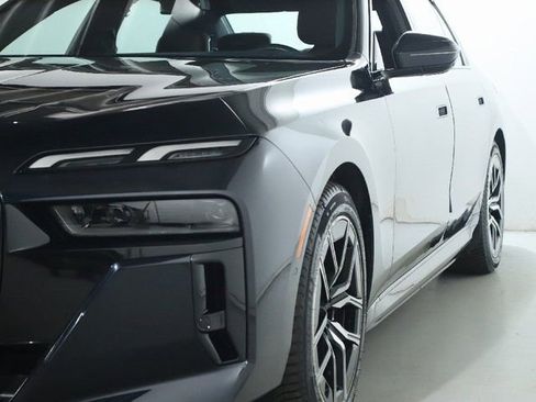 Certified 2023 BMW i7 xDrive60 image 5