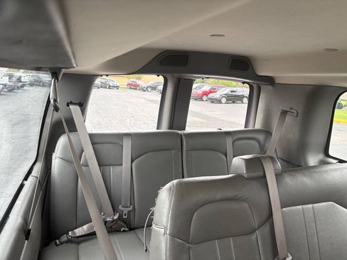 Used 2017 Chevrolet Express 3500 LS RWD image 20