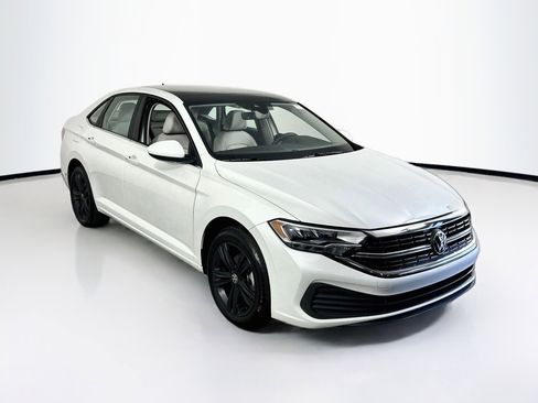 Used 2023 Volkswagen Jetta SE FWD image 3