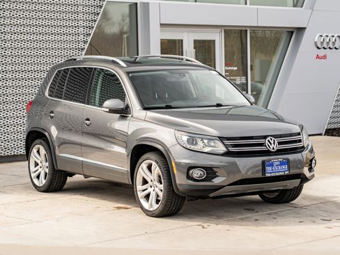 Used 2016 Volkswagen Tiguan SEL AWD/4WD image 2