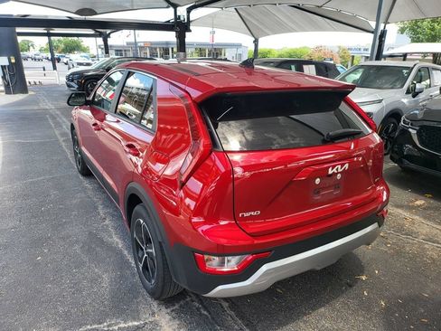 Used 2025 Kia Niro LX FWD image 8