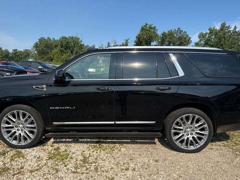 Used 2025 GMC Yukon Denali w/ Denali Reserve Package AWD/4WD image 3