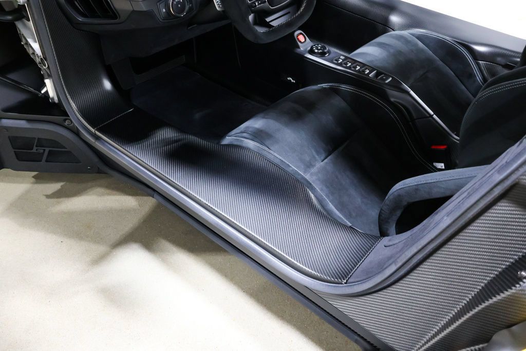 Used 2020 Ford GT Carbon Series RWD image 48