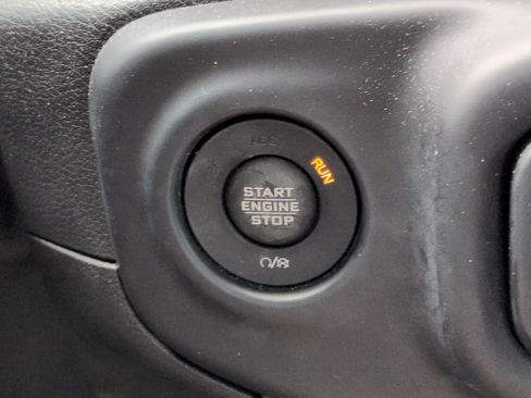 Used 2018 Jeep Wrangler Unlimited Sahara AWD/4WD image 29