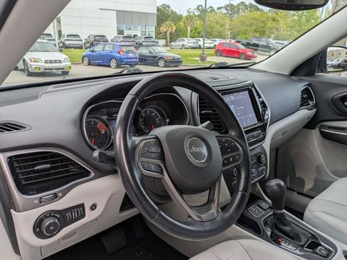 Used 2021 Jeep Cherokee Limited w/ Elite Package image 10