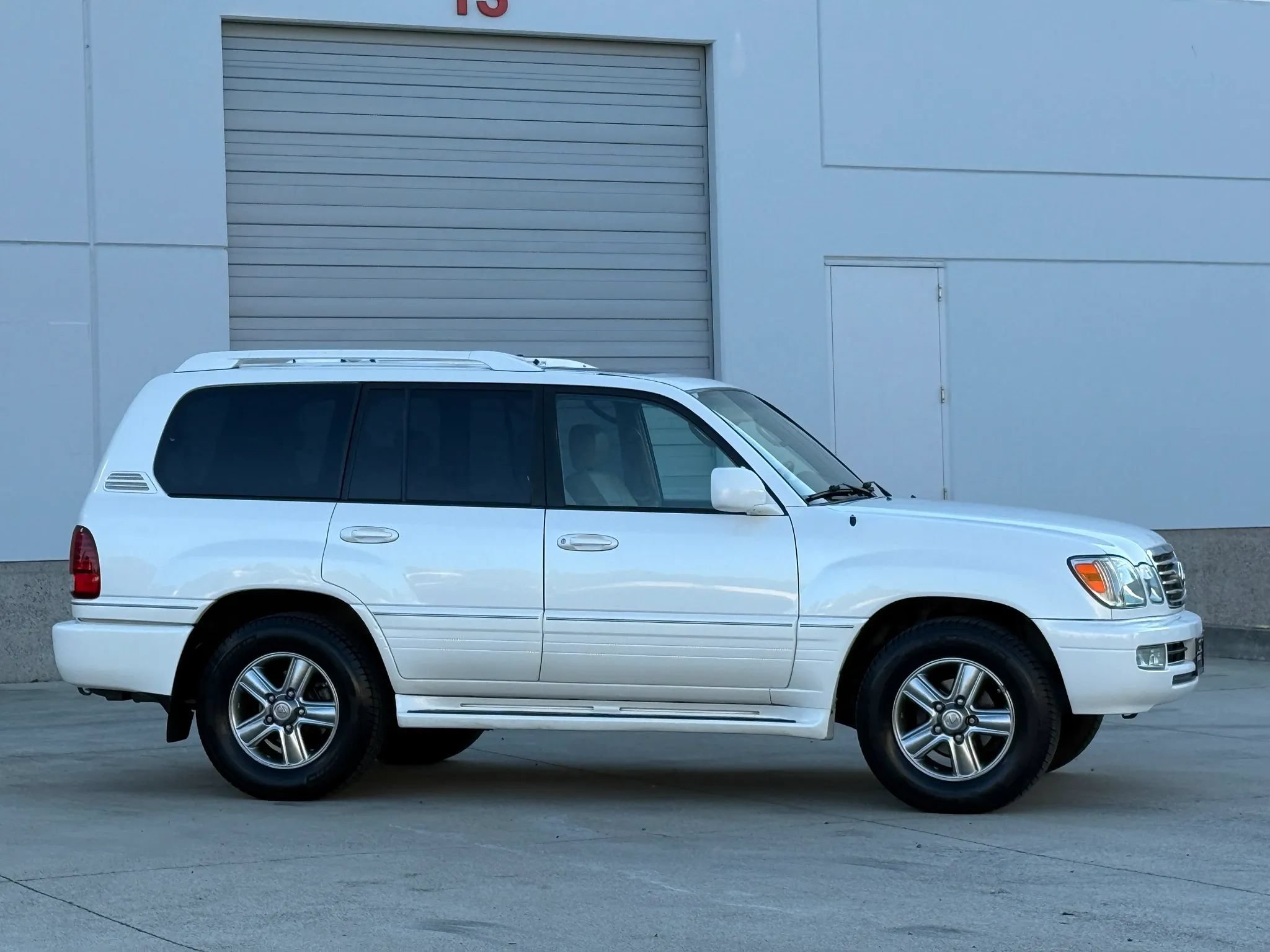 Used 2006 Lexus LX 470 4WD w/ Preferred Accessory Pkg image 13