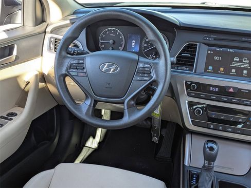 Used 2017 Hyundai Sonata SE w/ Cargo Package image 15
