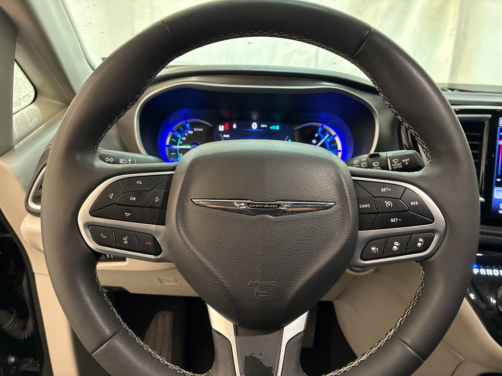 Used 2024 Chrysler Pacifica Limited FWD image 15