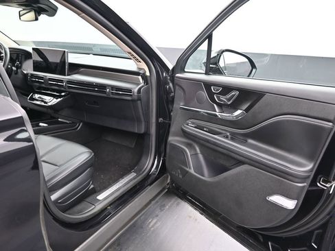 Used 2024 Lincoln Corsair Reserve image 19