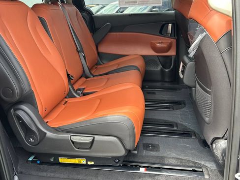 New 2026 Kia Carnival EX FWD image 13