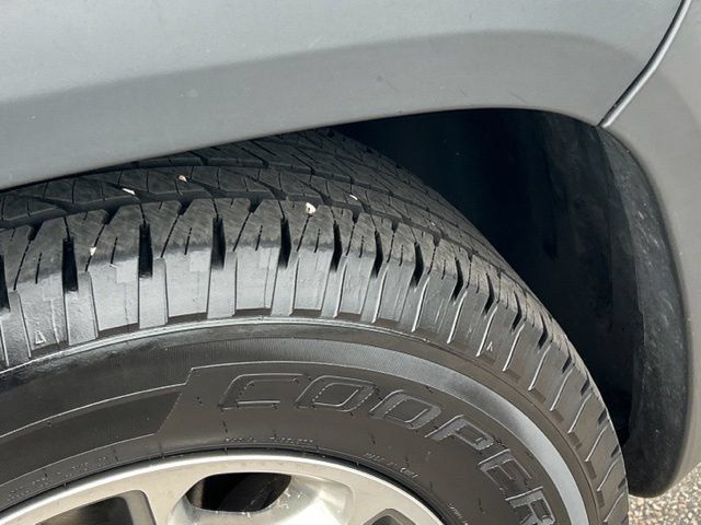 Used 2019 Jeep Cherokee Trailhawk AWD/4WD image 15