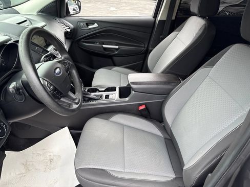 Used 2017 Ford Escape SE w/ Equipment Group 201A AWD/4WD image 9