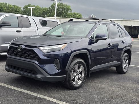 Used 2022 Toyota RAV4 XLE AWD/4WD image 3