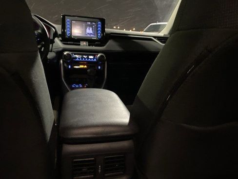 Used 2022 Toyota RAV4 LE image 12