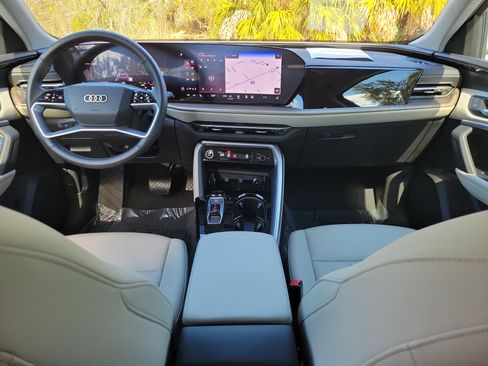 Used 2025 Audi Q5 Premium w/ Convenience Package image 12