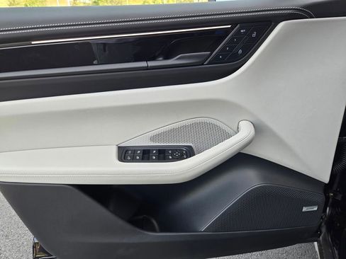 New 2026 Porsche Macan 4 Electric image 19