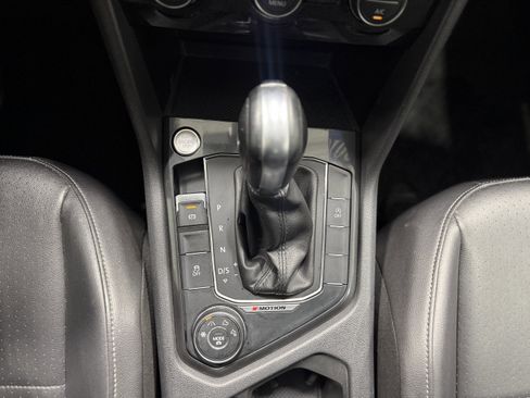 Used 2018 Volkswagen Tiguan SEL image 21