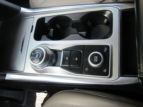 Used 2021 Ford Explorer XLT w/ Equipment Group 202A image 16