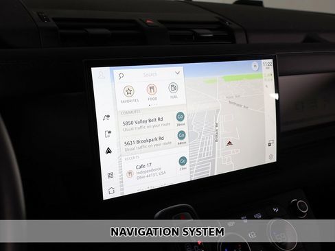 Used 2024 Land Rover Defender 110 SE image 3