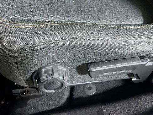 Used 2024 Jeep Wrangler Unlimited AWD/4WD image 17