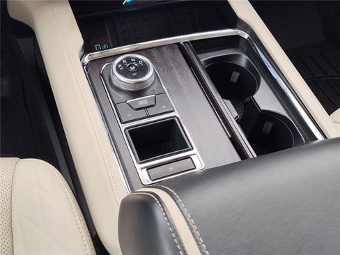 Used 2024 Ford Expedition Platinum image 22