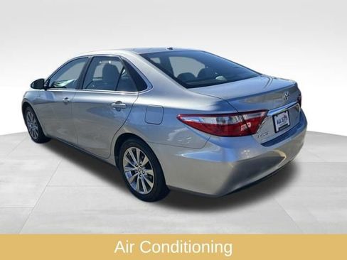 Used 2015 Toyota Camry LE image 6