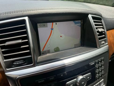 Used 2014 Mercedes-Benz GL 550 4MATIC image 23