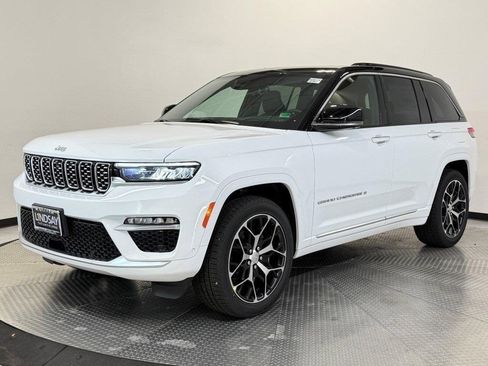 New 2025 Jeep Grand Cherokee Summit image 3