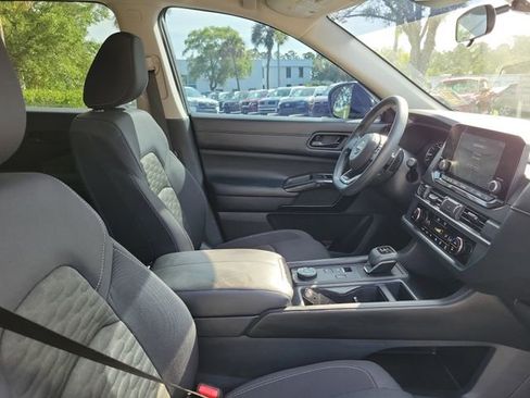Used 2024 Nissan Pathfinder S AWD/4WD image 34