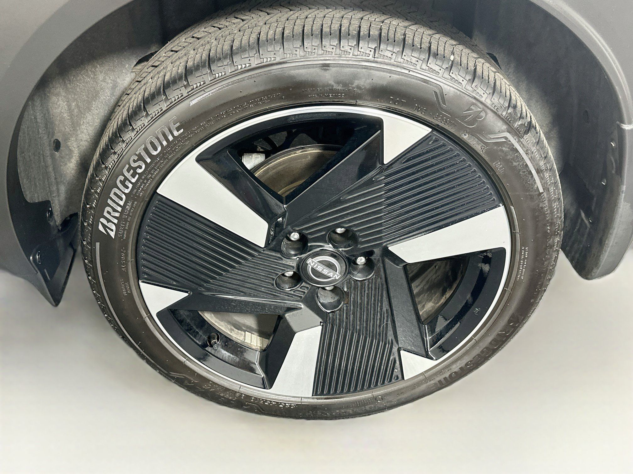 Used 2025 Nissan Kicks SR FWD image 11