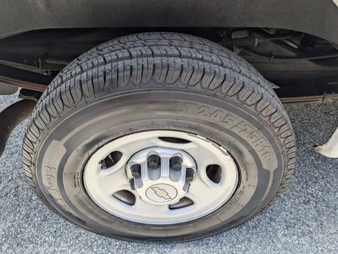 Used 2011 Chevrolet Express 2500 LS RWD image 6