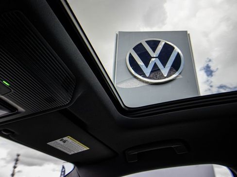 New 2026 Volkswagen Tiguan SE R-Line FWD image 49