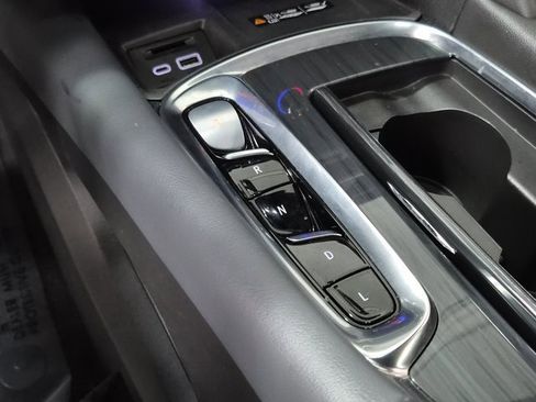 Used 2022 Buick Enclave Essence w/ Sport Touring Edition image 32